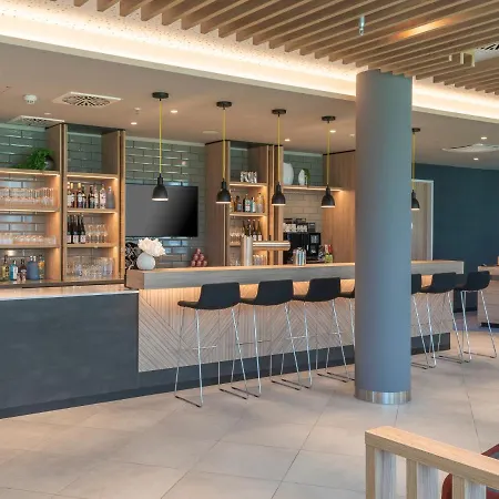 Express - Hauptbahnhof, An Ihg 3*