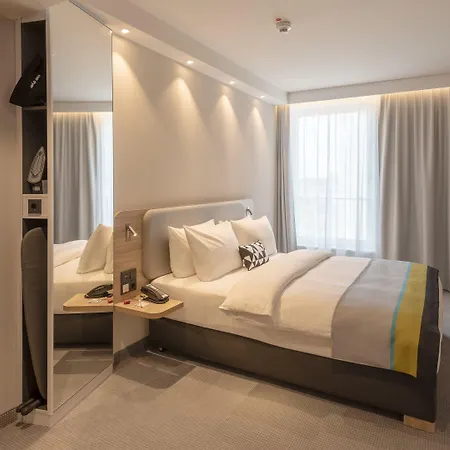 Express - Hauptbahnhof, An Ihg 3*